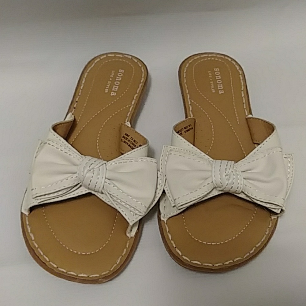 Slides with big white bow🎀
